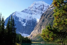 亚星官网：巴萨4-2莱斯特城 梅西遭激光笔照射.